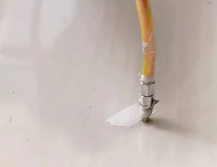 延吉瓷砖空鼓维修公司专业解答在瓷砖铺贴过程中，如果使用的砂料过粗（如全部使用了粗砂），可能会导致以下问题