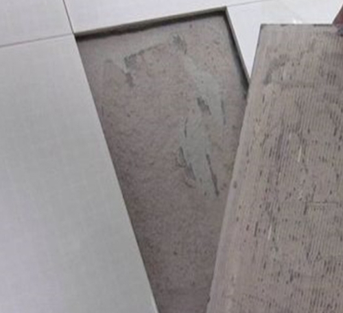 延吉瓷砖空鼓维修公司分享瓷砖铺贴时如果打浆（即涂抹在瓷砖背面和基层上的砂浆或瓷砖胶）过少，会带来以下问题